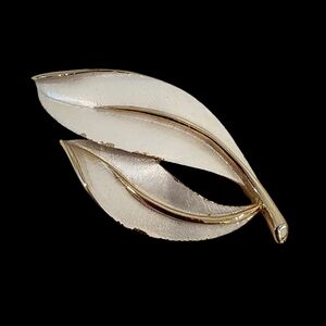 Sarah Coventry vintage brooch pin white enamel over gold two leaves